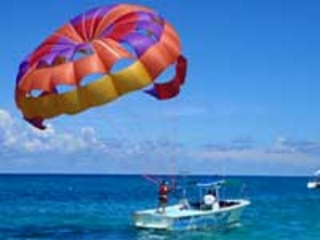 Lancha con el parasail